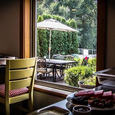 All Seasons Bed & Breakfast เคโลว์นา ภายนอก รูปภาพ