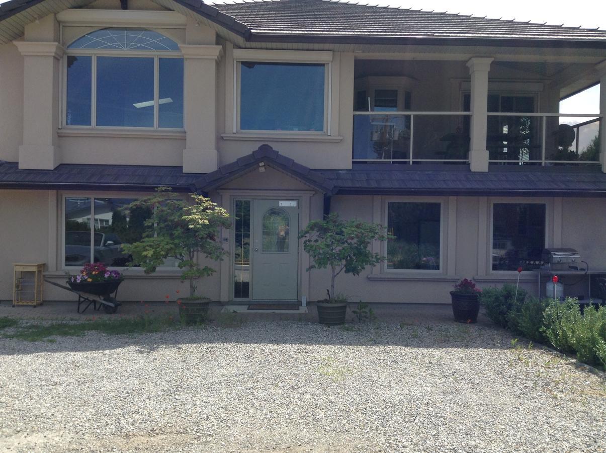 All Seasons Bed & Breakfast เคโลว์นา ภายนอก รูปภาพ
