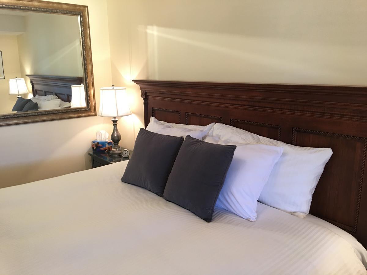 All Seasons Bed & Breakfast เคโลว์นา ภายนอก รูปภาพ